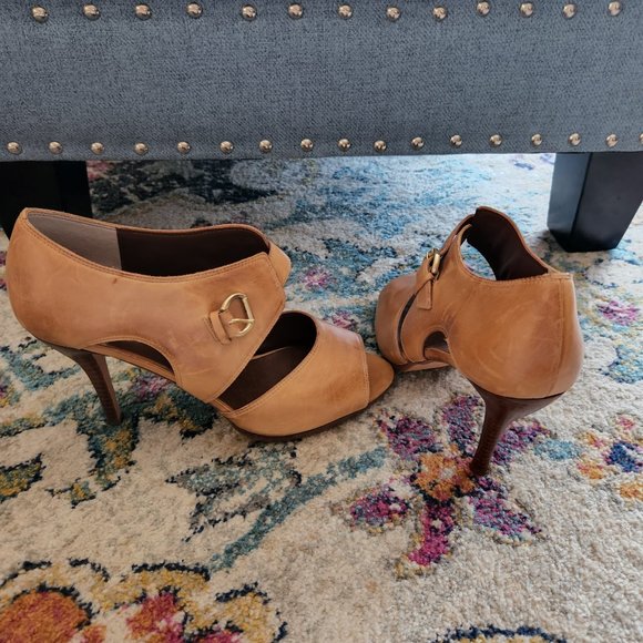 Tan heels - Picture 7 of 11